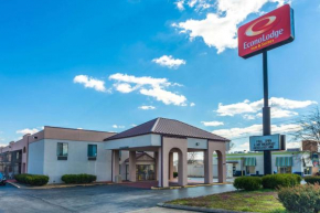 Отель Econo Lodge & Suites Clarksville  Кларксвилл
